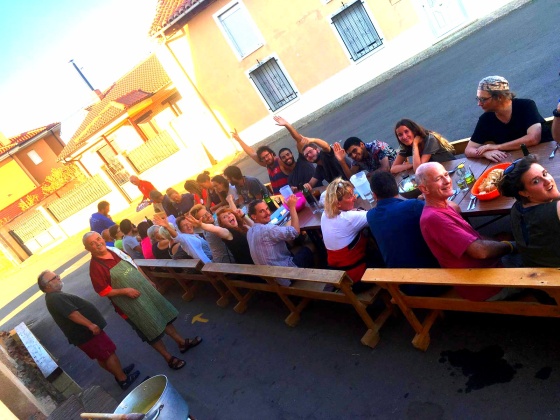 Community dinner in Bercianos